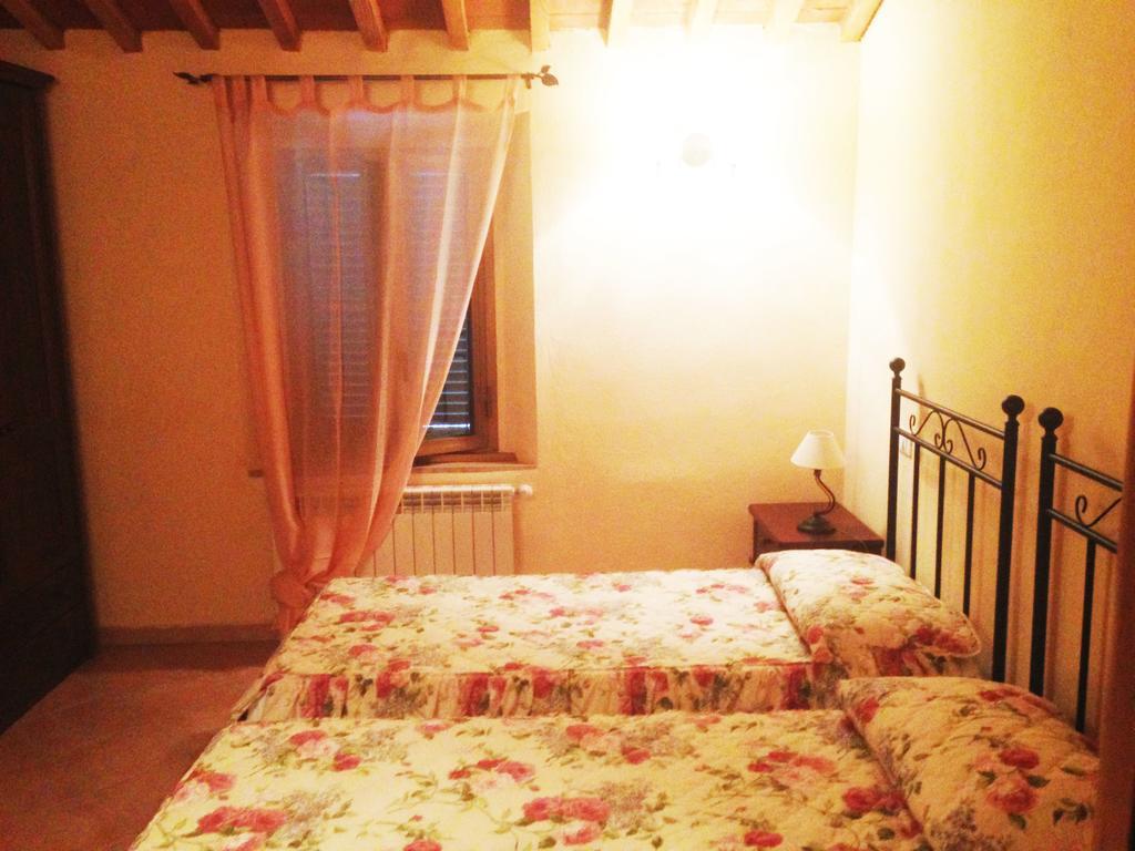 Bed and Breakfast La Ginestra Orentano Zimmer foto