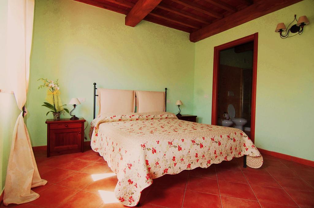 Bed and Breakfast La Ginestra Orentano Zimmer foto